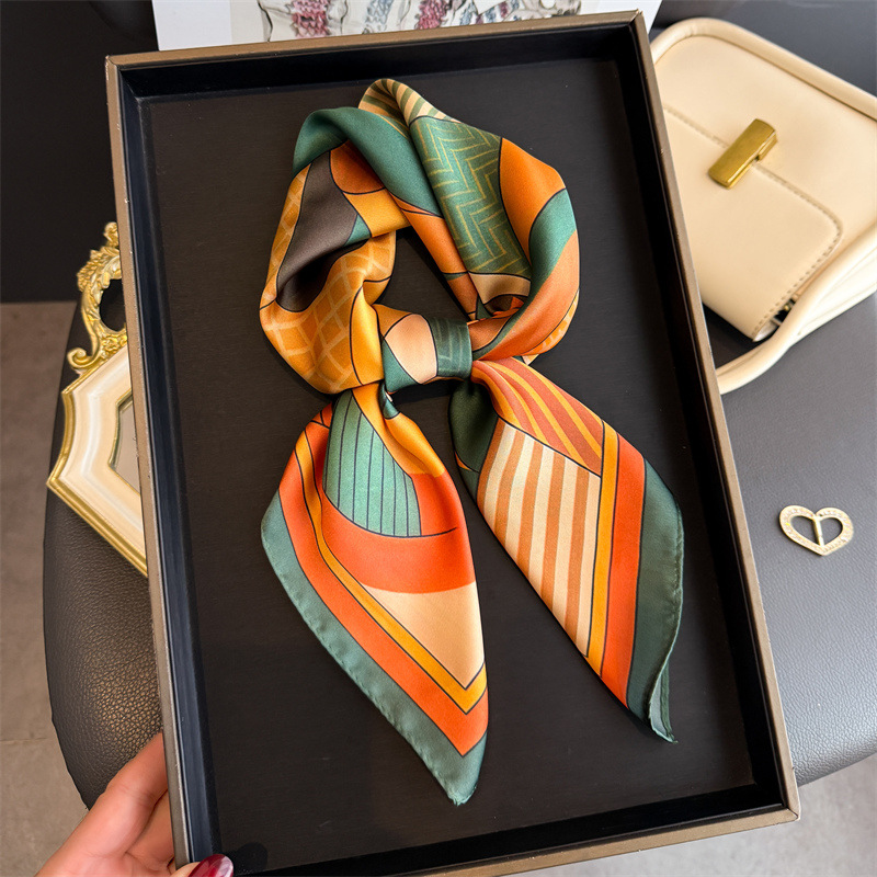 2026 New Geometry Print Silk S - Scarf Silk Square recension och pris