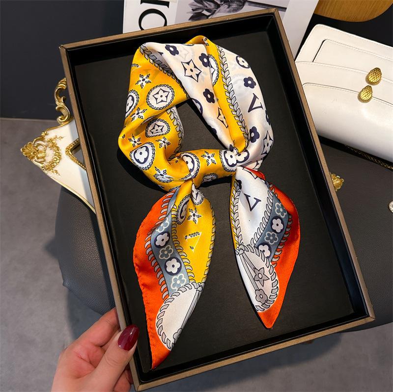70cm Square Scarf  for Women R - Ascot Neck Scarf recension och pris