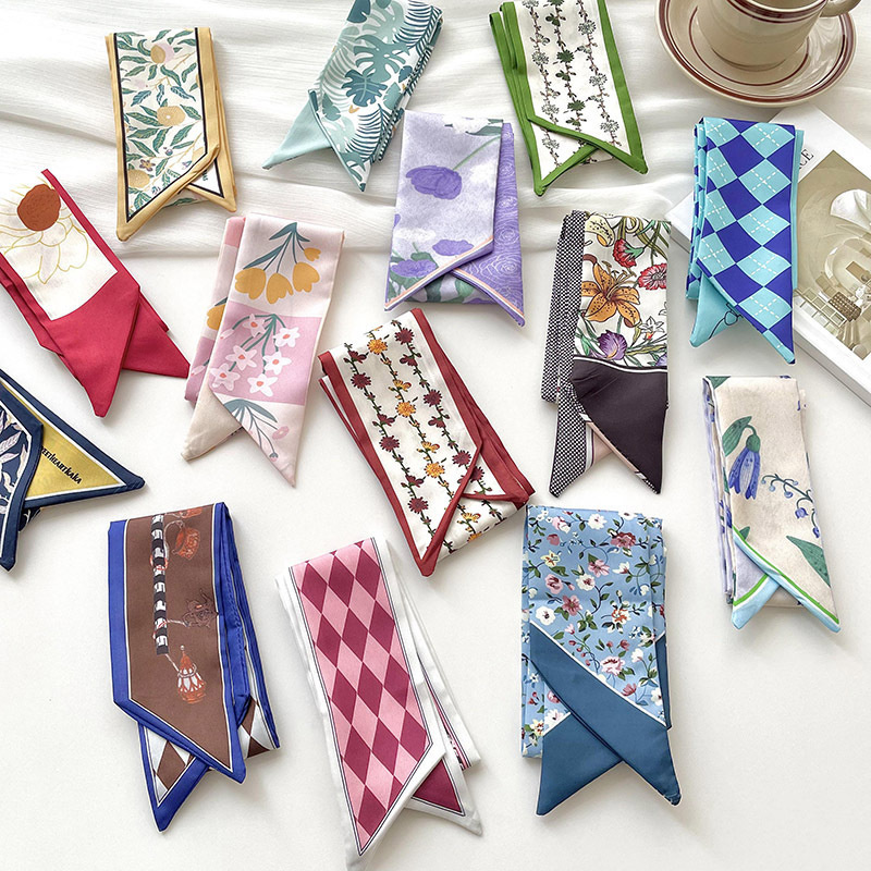 New luxury Brand Model Small S - Ascot Neck Scarf recension och pris